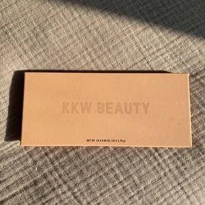 KKW BEAUTY classic blossom palette
